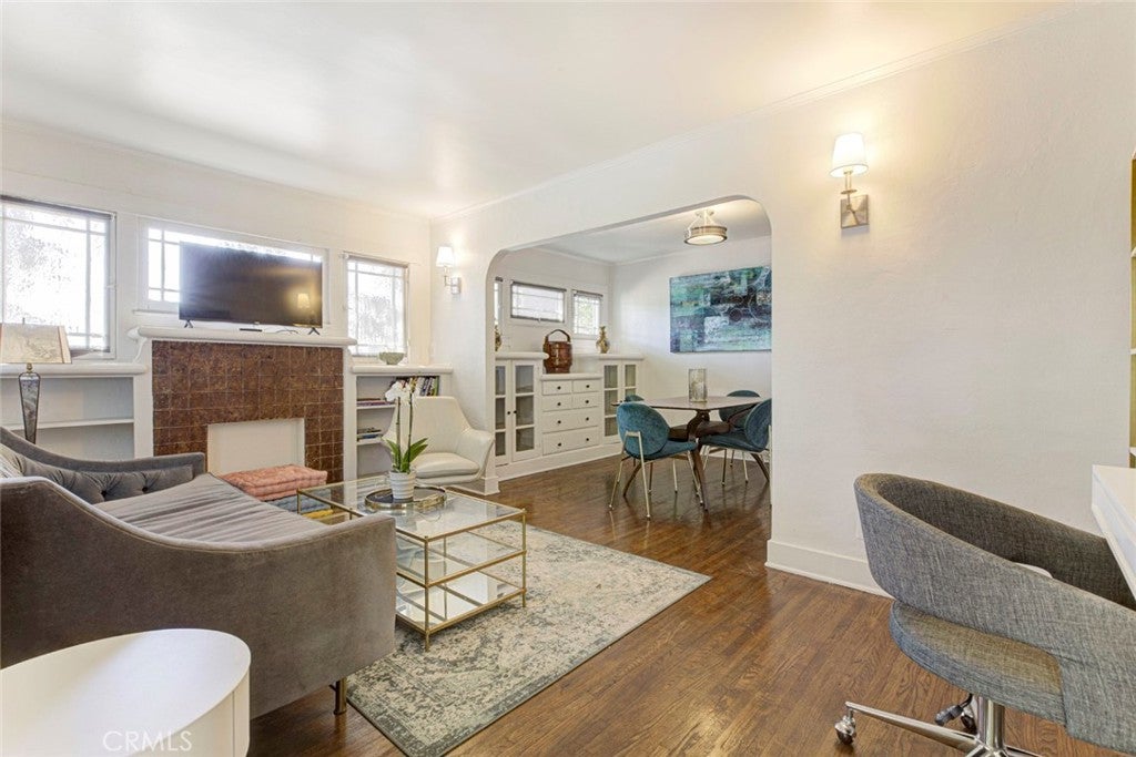 2400 2402 Merton Avenue