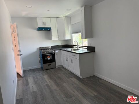 Photo of 6644 IRVINE Avenue, North Hollywood, CA 91606 (MLS # 26801941)