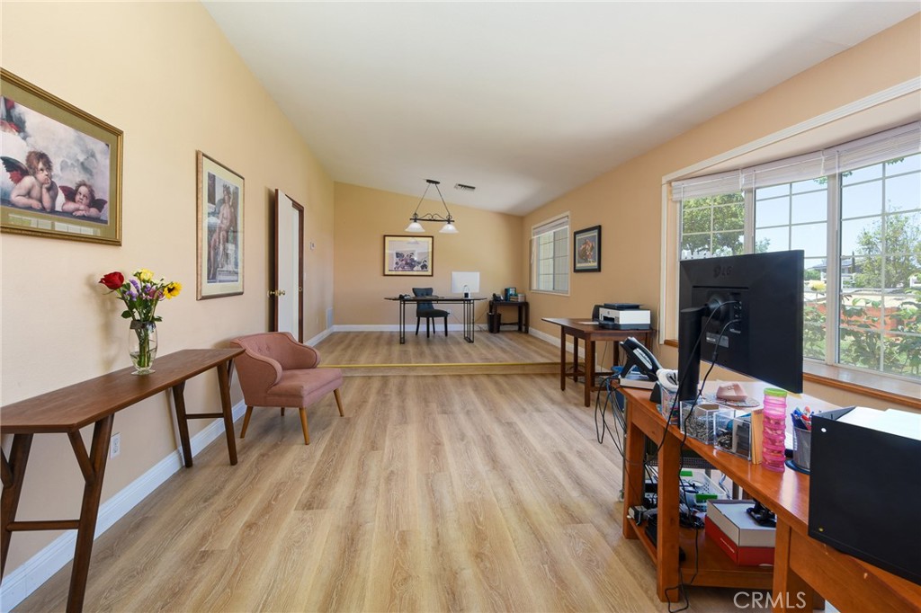 40880 Via Los Altos