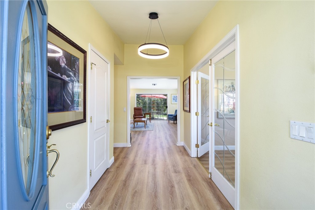 40880 Via Los Altos