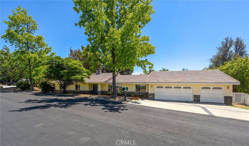 40880 Via Los Altos