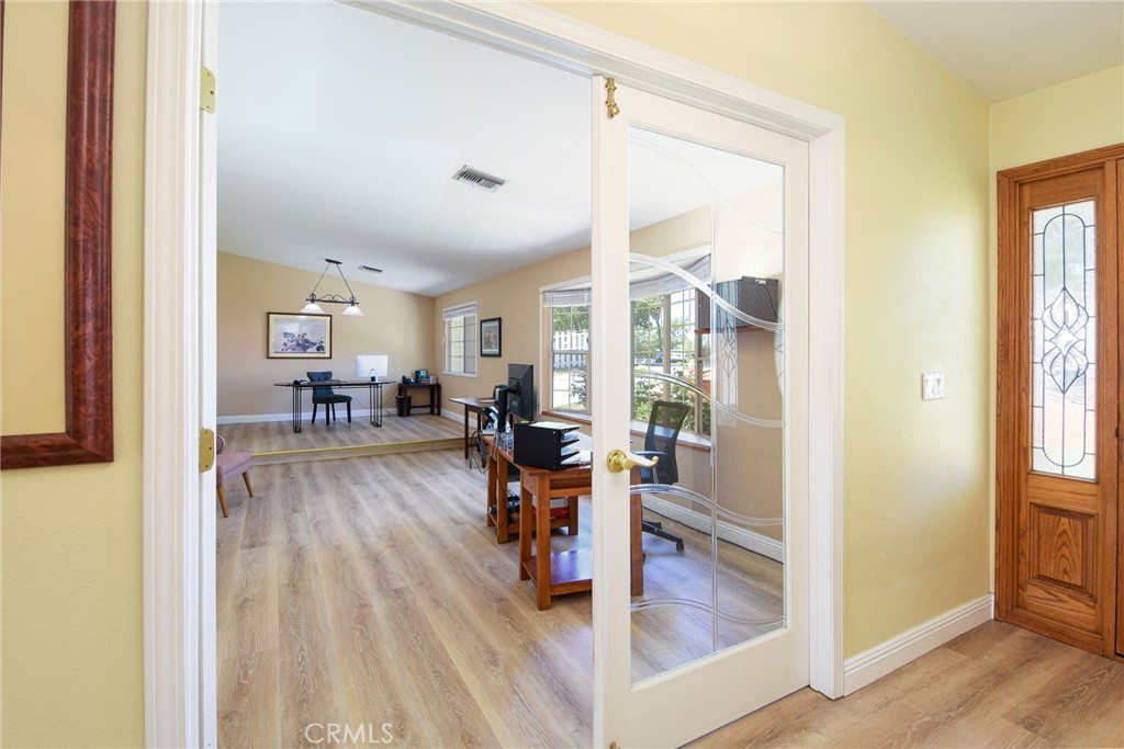 40880 Via Los Altos