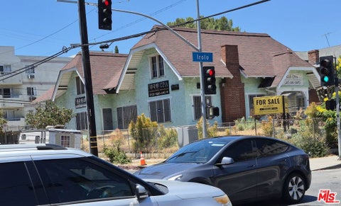 Photo of 869 Irolo Street, Los Angeles, CA 90005 (MLS # 26856581)