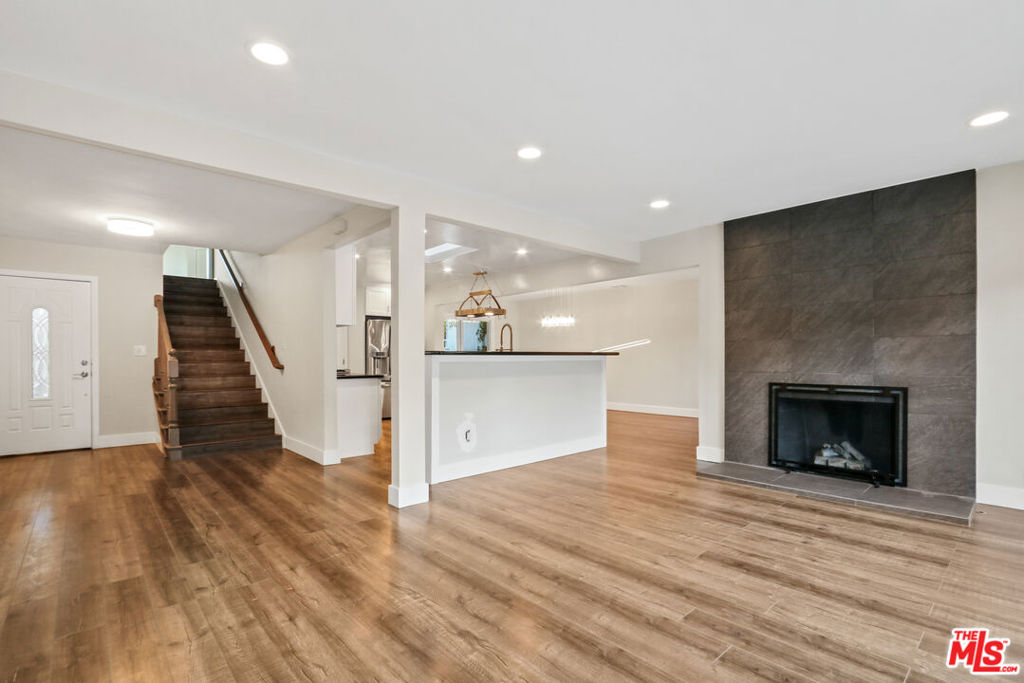 28745 N Enrose Avenue