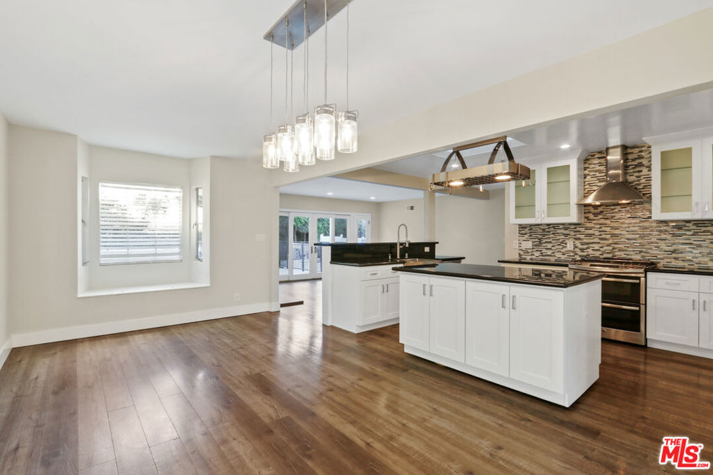 28745 N Enrose Avenue