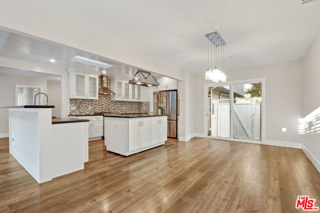 28745 N Enrose Avenue