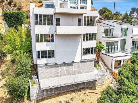 Photo of 6396 Weidlake Drive, Los Angeles, CA 90068 (MLS # IV26020836)