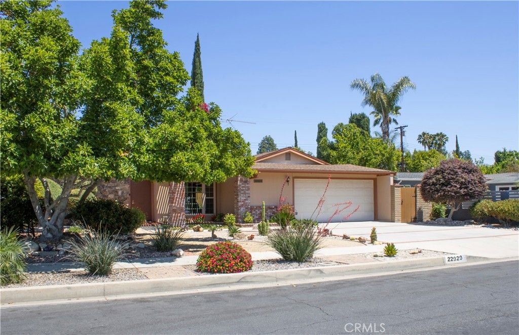 Photo of 22929 Leadwell Street, West Hills, CA 91307 (MLS # SR26094212)