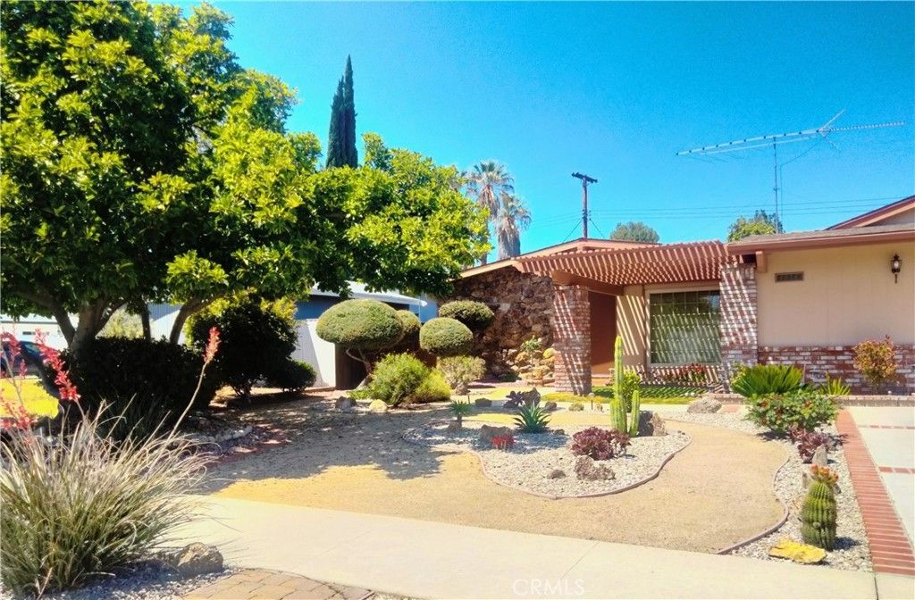 Photo of 22929 Leadwell Street, West Hills, CA 91307 (MLS # SR26094212)
