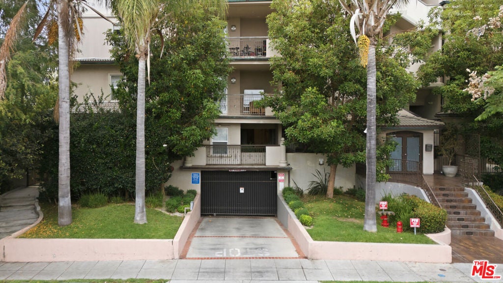 8121 Norton Avenue 201, Los Angeles CA 90046