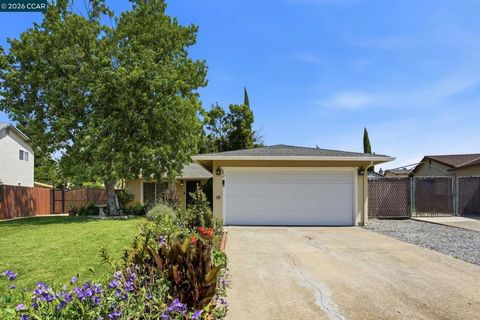 Photo of 142 Plymouth Ct Ct, Vacaville, CA 95687 (MLS # 41132452)