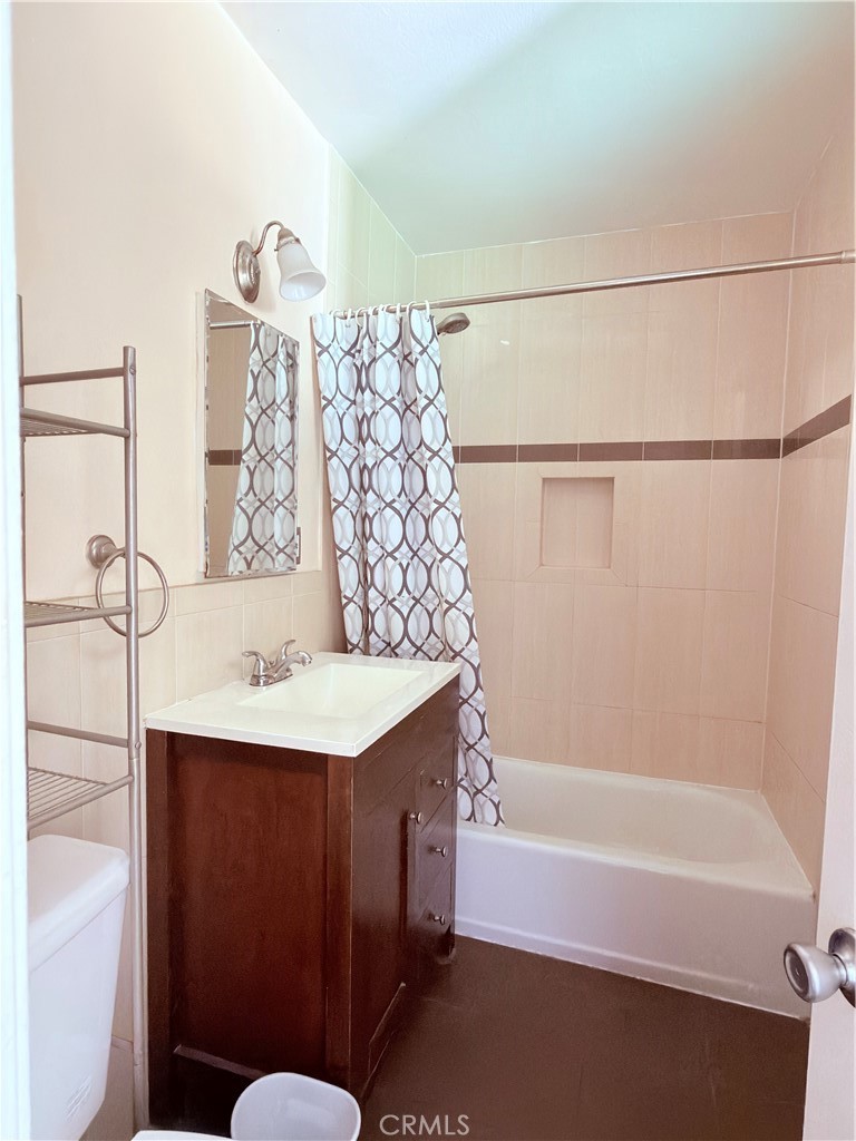 11724 Hemlock