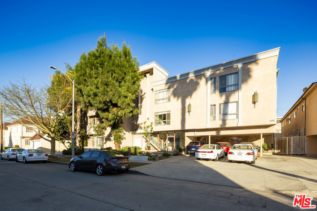 1020 S. Sherbourne Drive is a multifamily asset ideally located in the coveted Westside enclave of Beverlywood. Owned and operated by the Seller for over 40 years, the property offers a dynamite unit mix consisting of large 1, 2 and 3 bedroom units, all offering significant rental upside. Built in 1964, the property features a large lobby opening to a beautiful central courtyard with a sparkling pool. There is on-site parking for 27 cars and an on-site laundry facility. The unit mix includes (6) 1-bed, 1-bath units, (9) 2-bed, 2-bath units, and (6) 3-bed, 2-bath units. There are also 3 vacant units (a three bedroom and 2 one bedroom), which allow a buyer to immediately renovate and capture a higher rent. Overall, current rents hover significantly below market providing the astute investor with a long-term blueprint to add value and increase income. With a Walkscore of 90, 1020 S. Sherbourne is truly a walkers paradise.