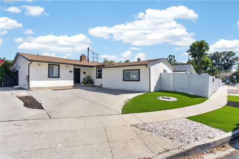 Photo of 6710 Kurl Way, Reseda, CA 91335 (MLS # SR26136963)
