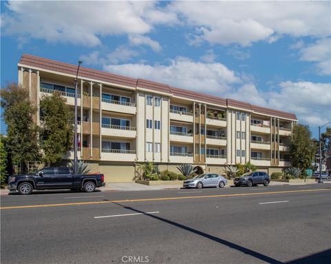 Photo of 420 Redondo Ave, Long Beach, CA 90814 (MLS # SB26086601)
