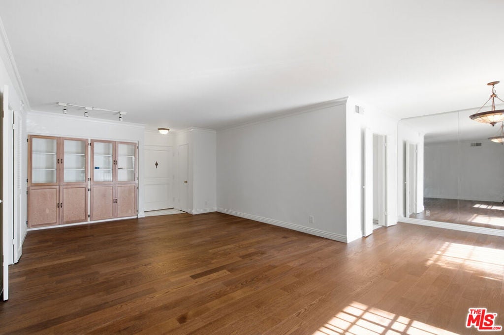 837 S Windsor Boulevard 6