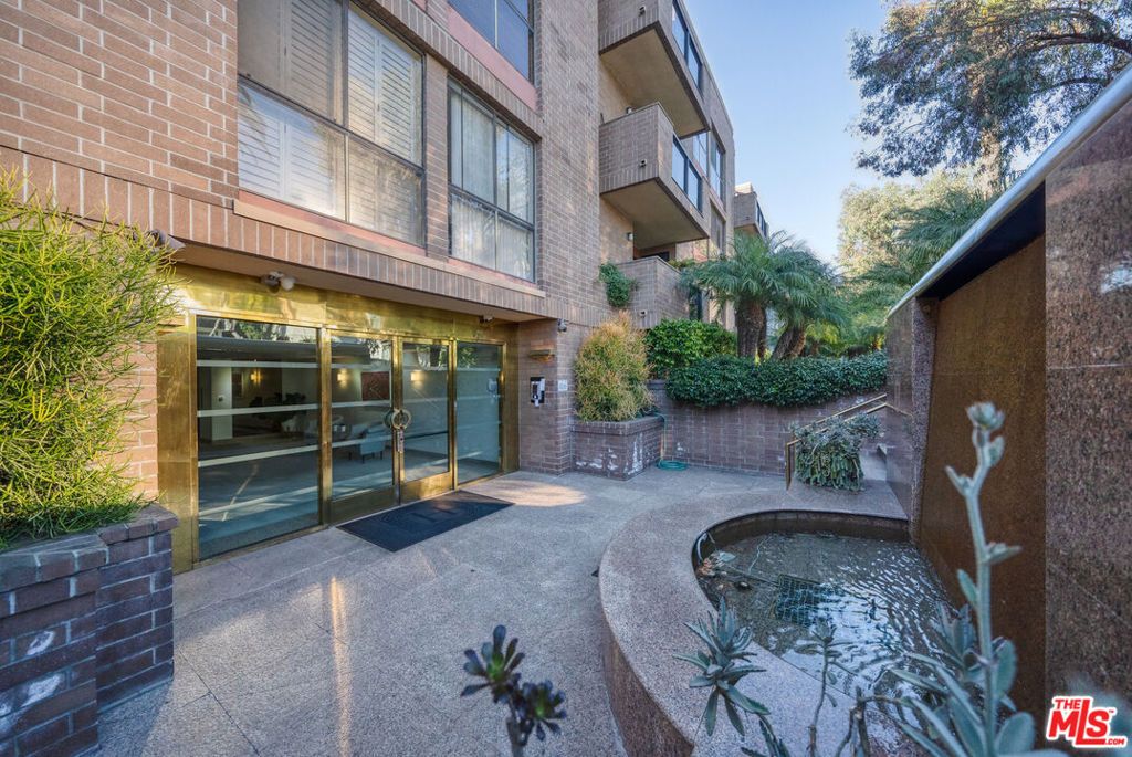 Photo of 235 S Tower Drive #106, Beverly Hills, CA 90211 (MLS # 25628675)