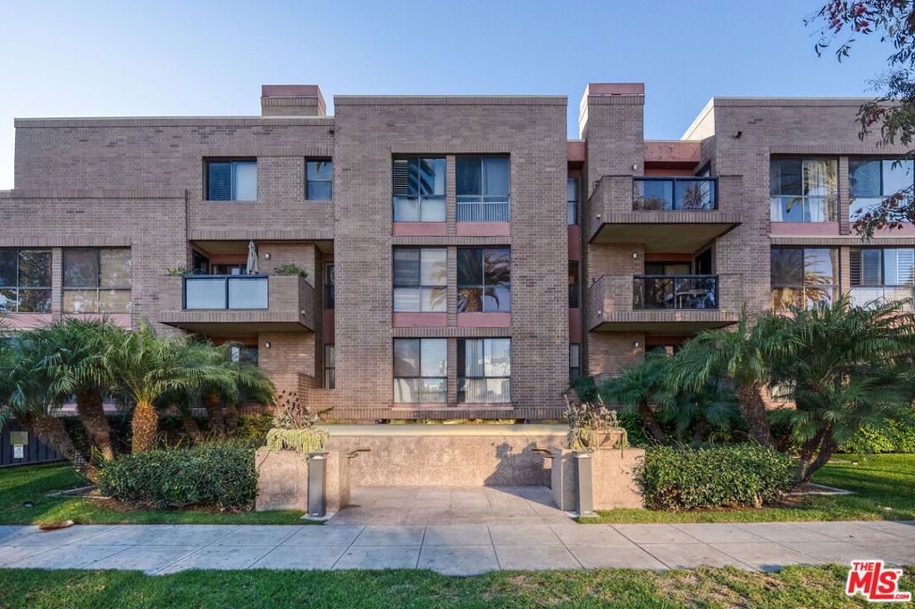 Photo of 235 S Tower Drive #106, Beverly Hills, CA 90211 (MLS # 25628675)