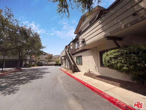 Photo of 68 Maegan Place #4, Thousand Oaks, CA 91362 (MLS # 26984795)