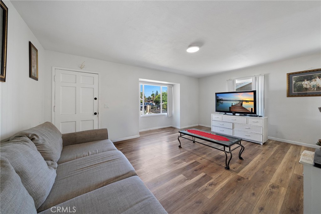 543 N Angeleno Avenue