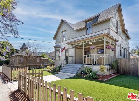 Photo of 326 W 10th Street, Long Beach, CA 90813 (MLS # 26696645)