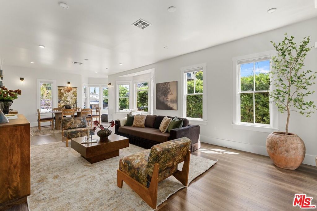 Photo of 326 W 10th Street, Long Beach, CA 90813 (MLS # 26696645)