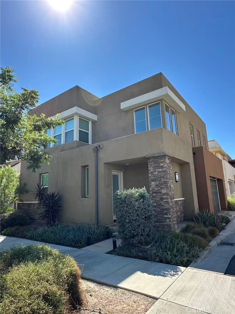 Totally upgraded detached condo for lease. The owner use it as vacation house for the past 10 years. Never rented before. Really good condition and well maintenance. Upgrade engineering wood flooring at first floor open space, thicker pad and upgrade carpet through all bedrooms and stairs. 12X24 tile in all bathrooms. First floor and master bedroom ceiling is 10 feet. Cornor lot with a lot of natural lights and privacy. All furniture and appliance included. Just take your lagage and move in. Landlord will take his personal properties when turn keys.