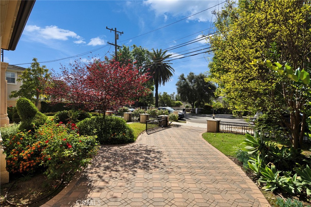 315 E Camino Real Ave.