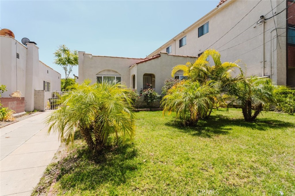 826 E Lomita Avenue