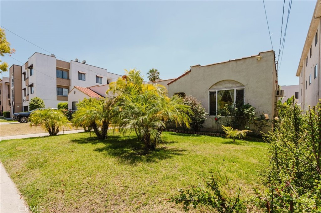 826 E Lomita Avenue