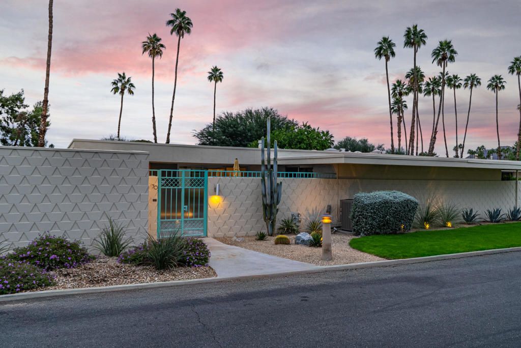 Photo of 70 Lakeview Drive, Palm Springs, CA 92264 (MLS # 219139656PS)