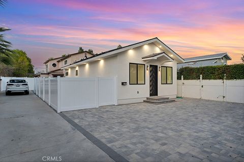 Photo of 17425 Los Alimos #17423, Granada Hills, CA 91344 (MLS # SR26072044)