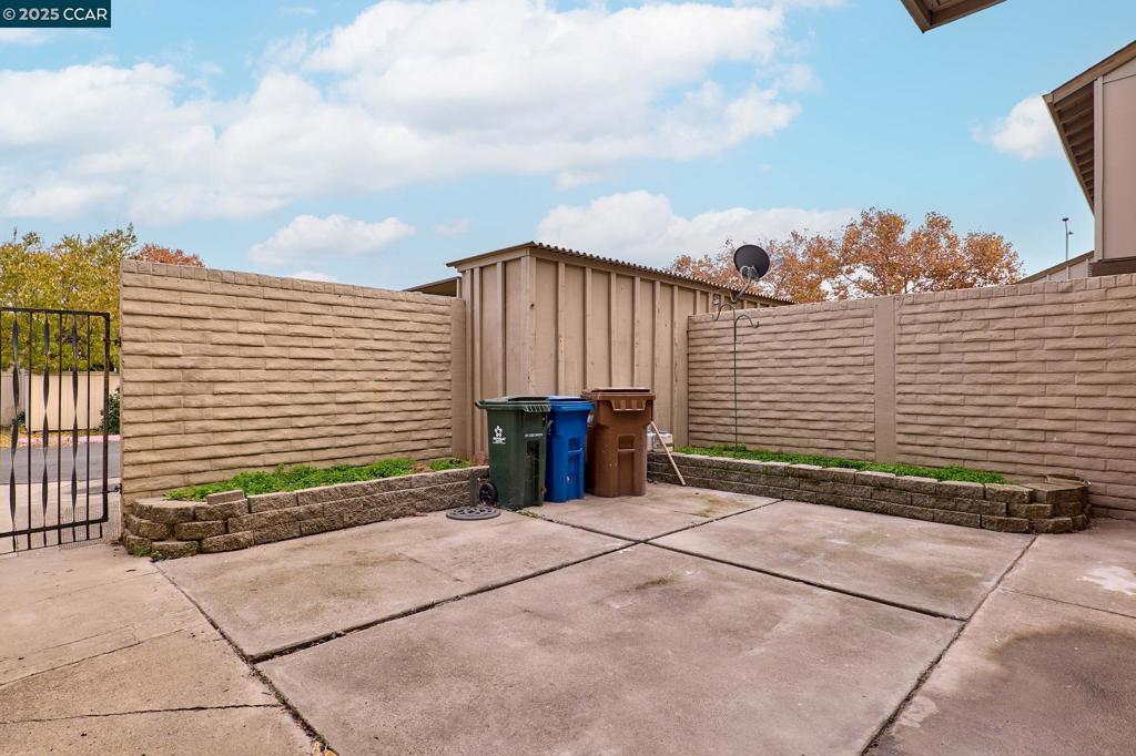 GENTRY COURTS - Residential