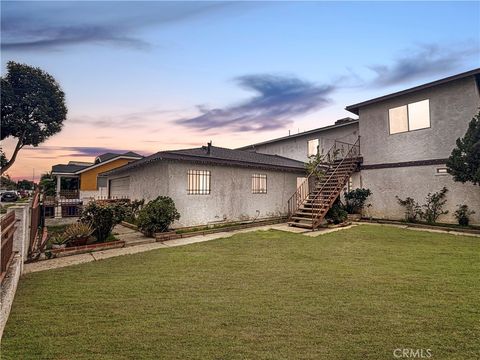 Photo of 836 E New York St, Long Beach, CA 90813 (MLS # OC25264901)