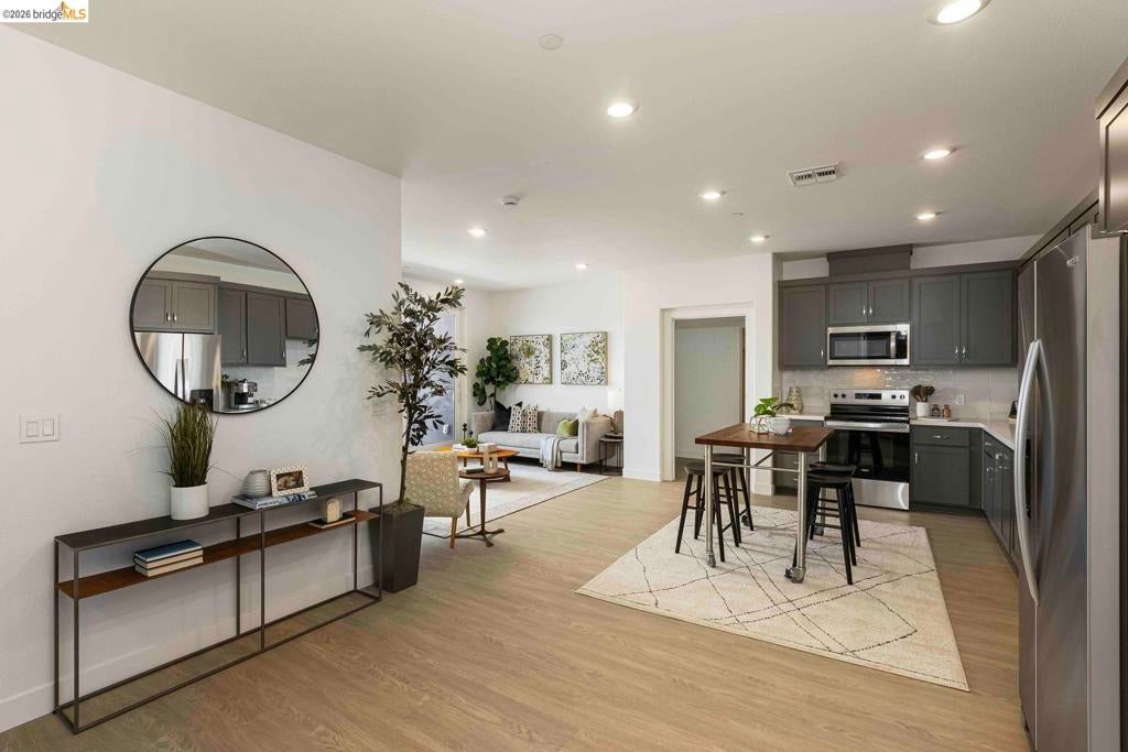 500 Somi CT Ct 208, Hayward CA 94544