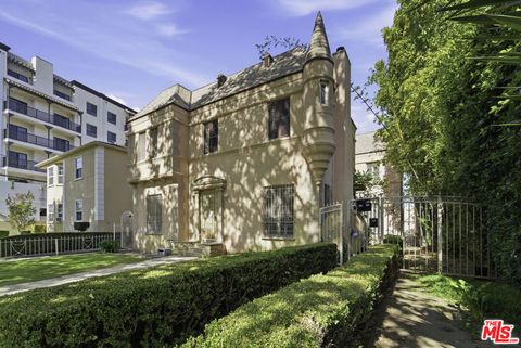 Photo of 1245 S Crescent Heights Boulevard, Los Angeles, CA 90035 (MLS # 26810725)