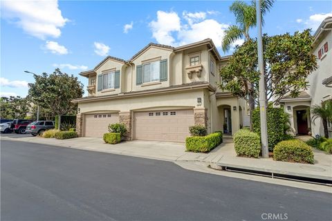 Photo of 18641 Park Meadow Ln, Huntington Beach, CA 92648 (MLS # OC26076719)