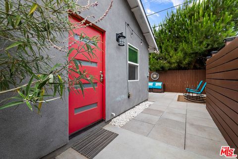 Photo of 5325 9th Avenue #5327, Los Angeles, CA 90043 (MLS # 25608901) Photo of 5325 9th Avenue #5327, Los Angeles, CA 90043 (MLS # 25608901)