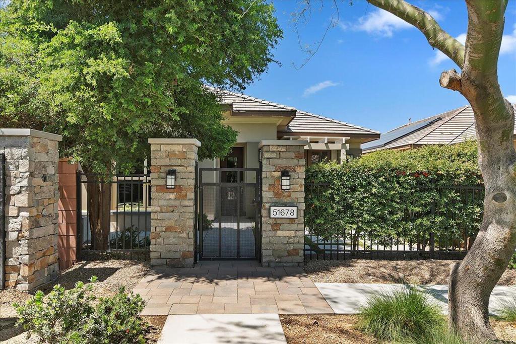 51678 Hawthorne Court