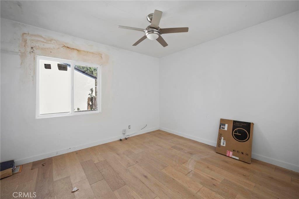 Photo of 17446 Tiara Street, Encino, CA 91316 (MLS # SR26146569)