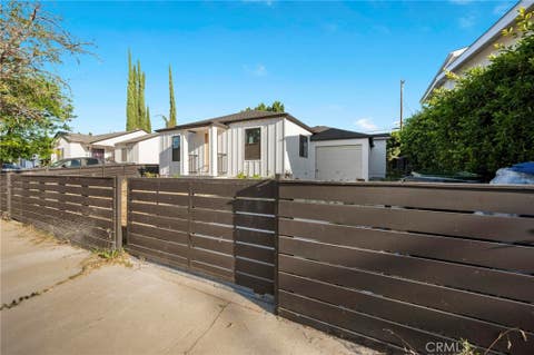 Photo of 17446 Tiara Street, Encino, CA 91316 (MLS # SR26146569)