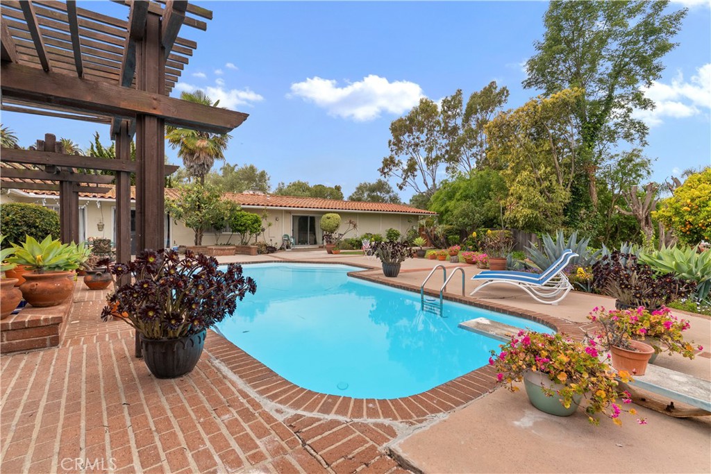 2457 Via Sonoma