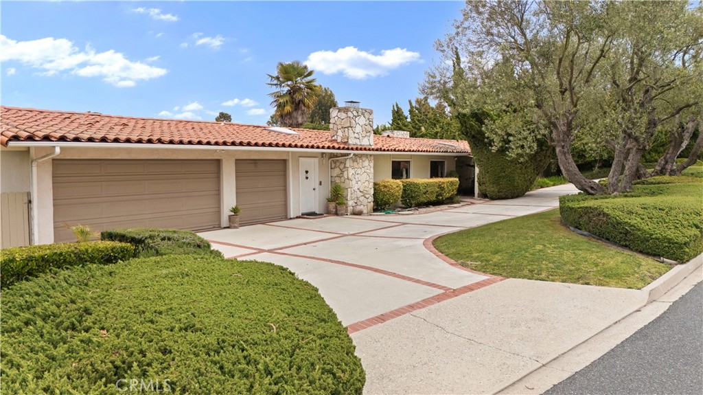 This wonderful family house sits on the corner lot situated on rare 24,986 SF (per assessor) located on one of the most desirable street of Palos Verdes Estates with open floor and private and lovely back yard with pool, this one level house offers 4 bedrooms and a library / office with 3 and half bathroom, with formal dinning room, casual dinning the kitchen,3 cozy fire places in dinning, living room and formal formal guest room.Centrally located close to schools and shopping center.