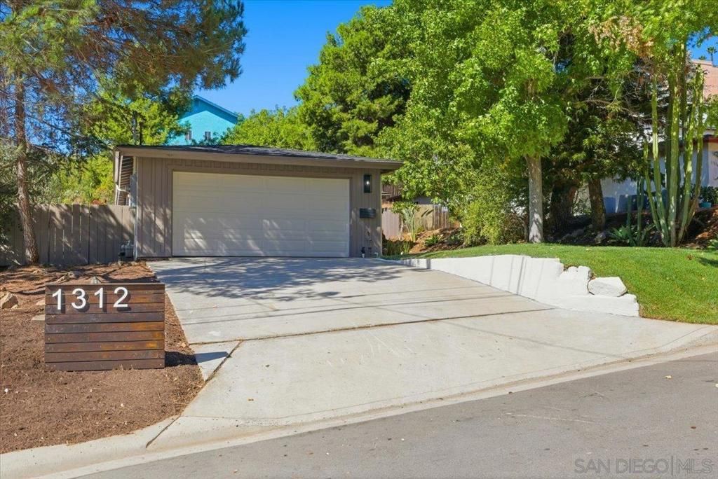 Photo of 1312 Portola Ave Ave, Spring Valley, CA 91977 (MLS # 250041955SD)