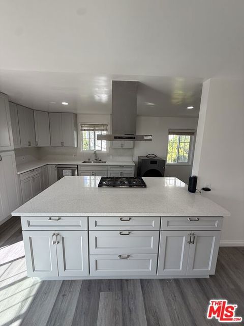 Photo of 758 S Windsor Boulevard, Los Angeles, CA 90005 (MLS # 26829633)