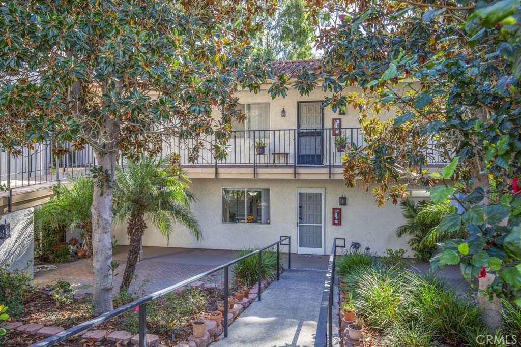 5533 Via La Mesa B