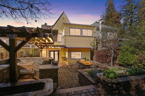 Photo of 3340 3340 Harrison St St, Oakland, CA 94611 (MLS # 41120058)