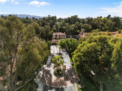 Photo of 23930 Arroyo Park Dr, Valencia, CA 91355 (MLS # SR26048973)