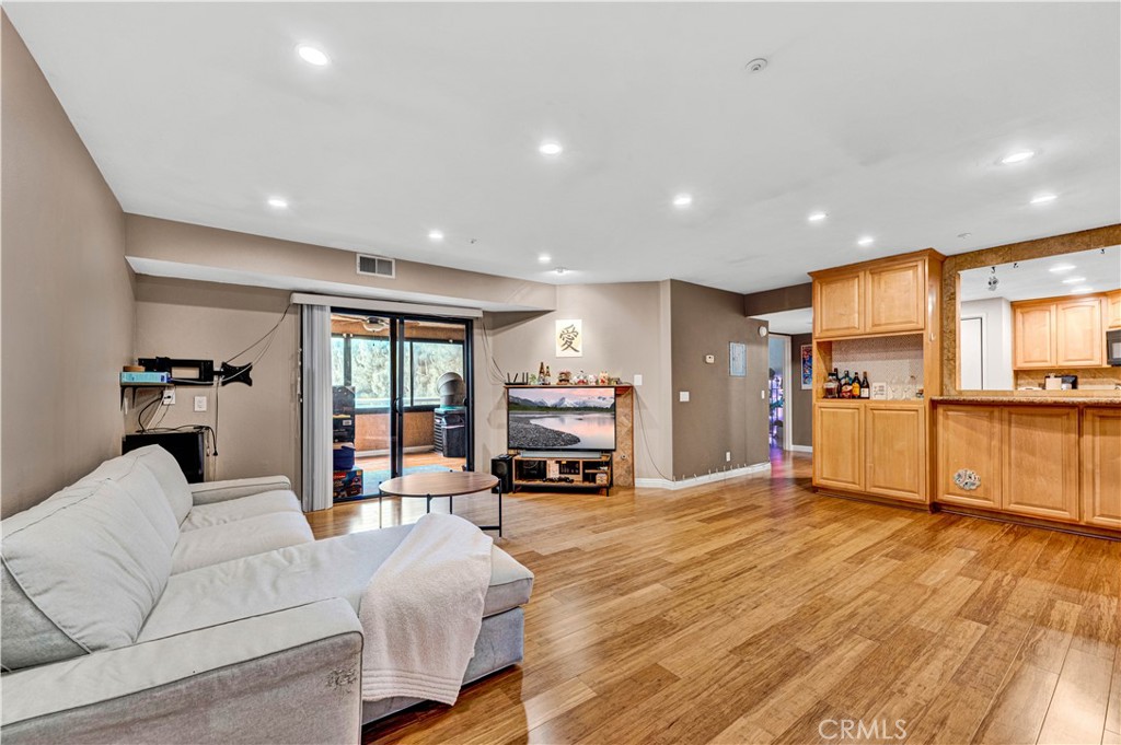 12640 Euclid Street 202