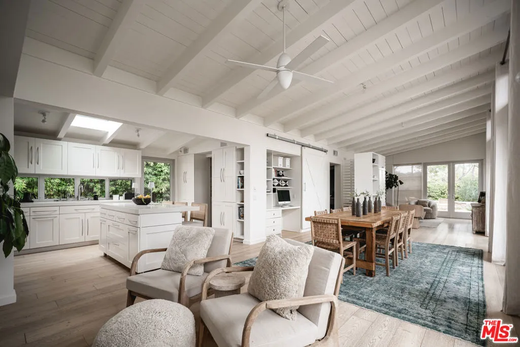 Santa Barbara, California 93105, United States, 3 Bedrooms Bedrooms, ,3 BathroomsBathrooms,Residential,Active,204232